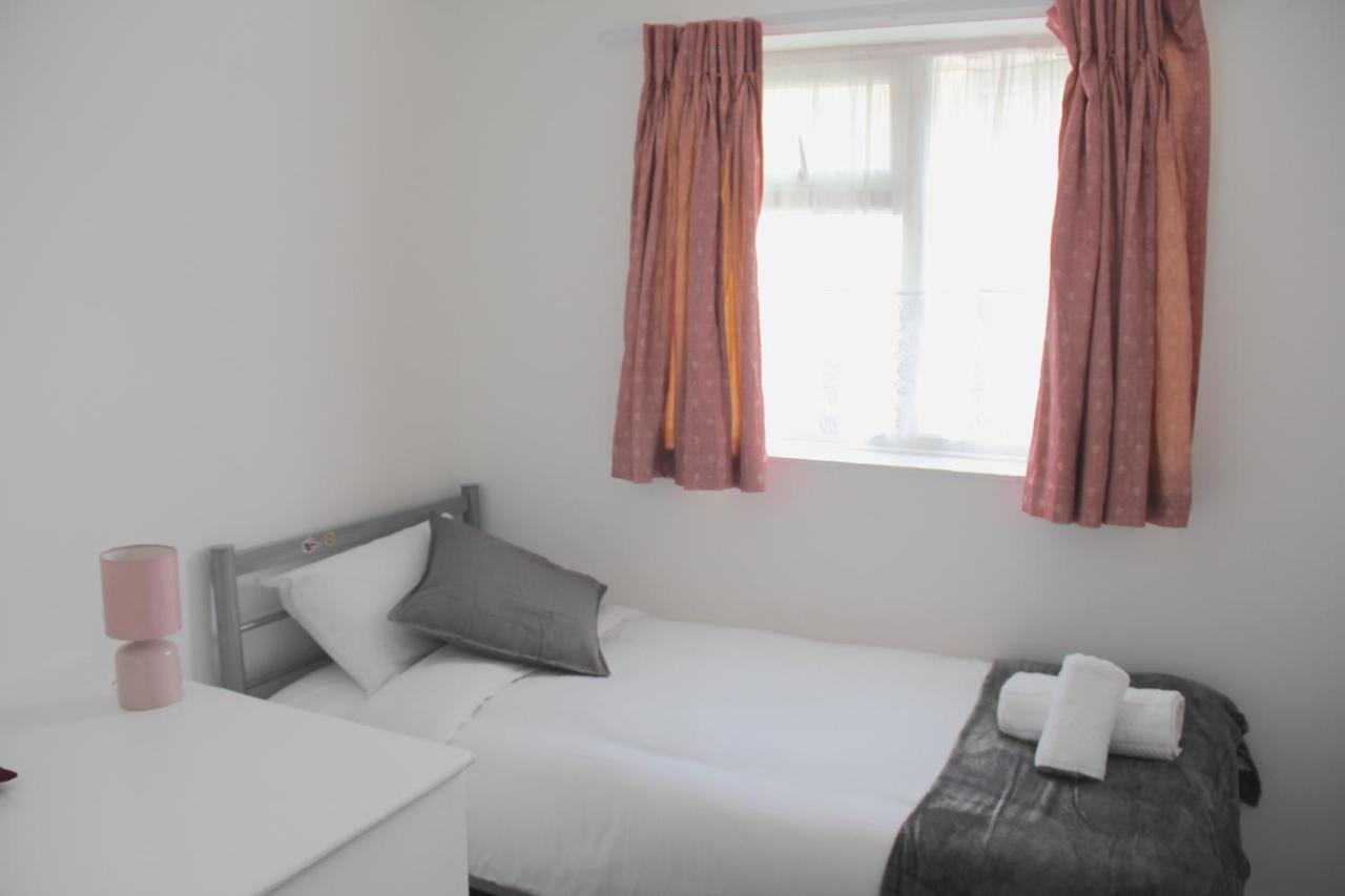 Coolfin House-Close To Excel, Contractors, Relocators, Paid Parking Villa Londen Buitenkant foto